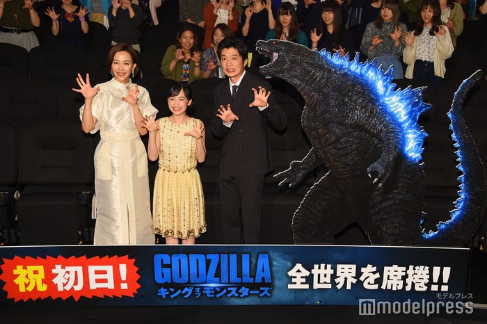 (左から)木村佳乃、芦田愛菜、田中圭(C)モデルプレス