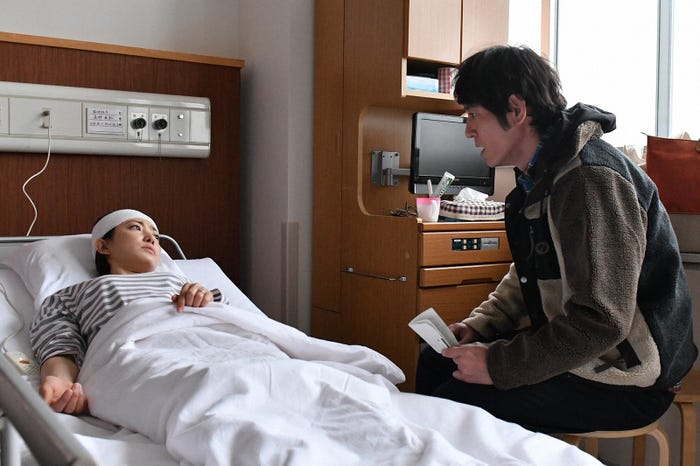 菅野美穂、田中直樹/「砂の塔~知りすぎた隣人」第8話より(C)TBS