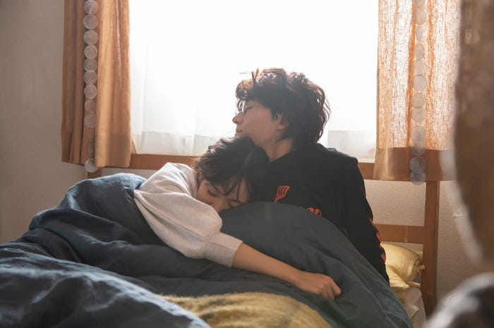 関水渚、末澤誠也「彼女と彼氏の明るい未来」第3話より(C)「彼女と彼氏の明るい未来」製作委員会・MBS