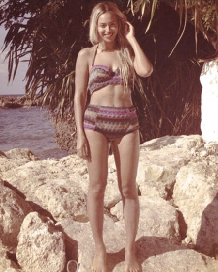 ビヨンセ、お腹縦割れのビキニでバカンス
