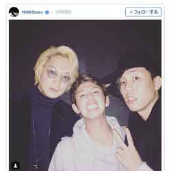 綾野剛（左）の金髪姿に反響、ONE OK ROCK・Taka、RADWIMPS・野田洋次郎と3ショット／Taka Instagramより