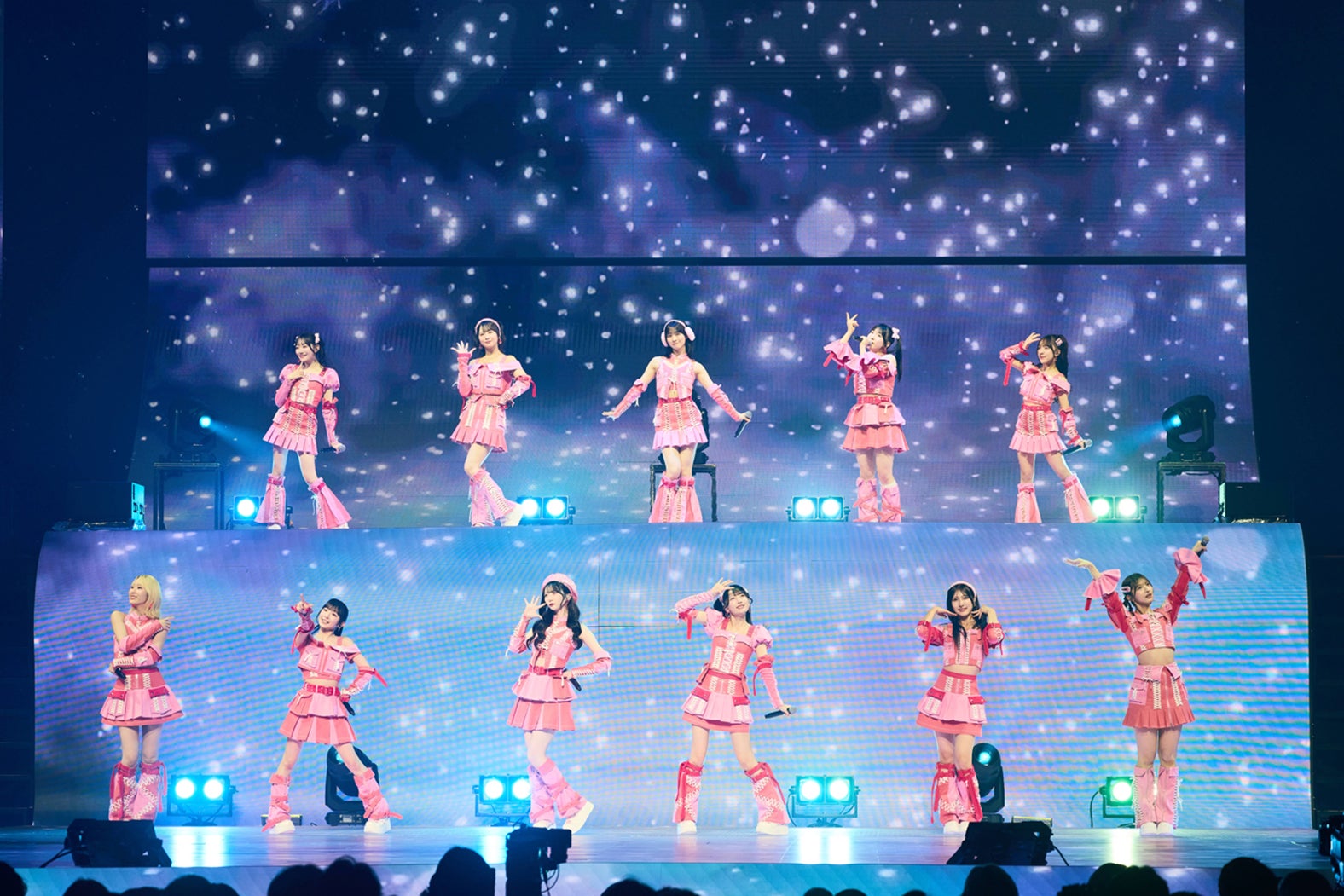 ≠ME、“サプライズづくし”初のアリーナツアー開幕 主演ドラマ決定＆新曲5曲も初披露「本当に夢みたい」