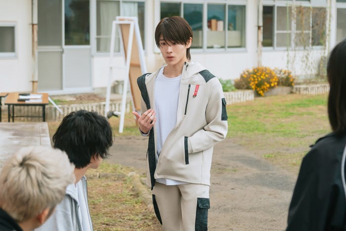 大久保波留「レッドブルー」第4話(C)「レッドブルー」製作委員会・MBS(C)波切敦/小学館