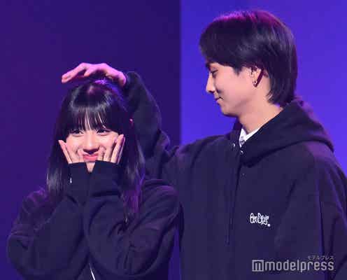 「今日好き」“れいみひ”向井怜衣&小幡海潤カップル、頭ポンポンで照れ 甘酸っぱい雰囲気漂う<TGC teen 2023 Winter>