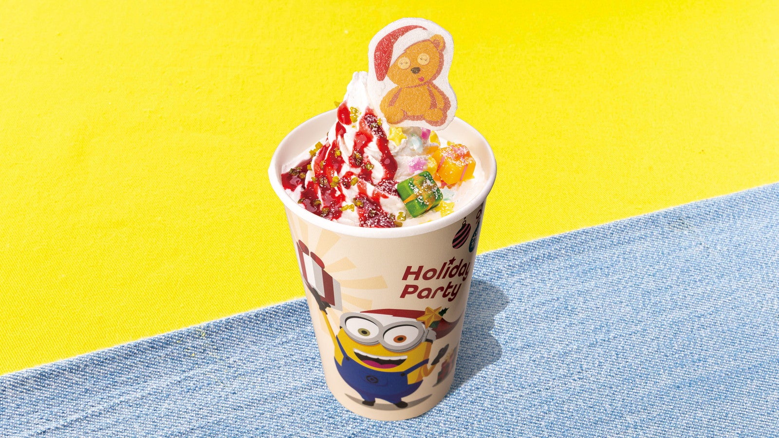 ボブのホリデーホワイトチョコドリンク／画像提供：ユニバーサル・スタジオ・ジャパン