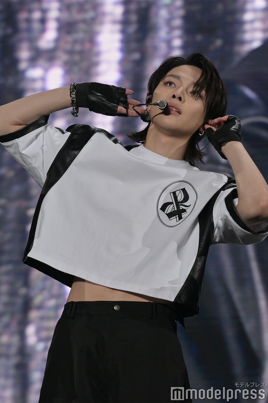 ウエストちらりセクシーなNICHOLAS「BEAT AX」&TEAM（C）モデルプレス