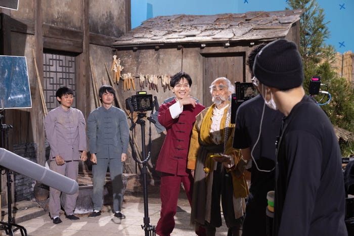 生田斗真出演の新CM「ヒッパリー・カンカン~師匠と弟子~」篇メイキング(提供写真)