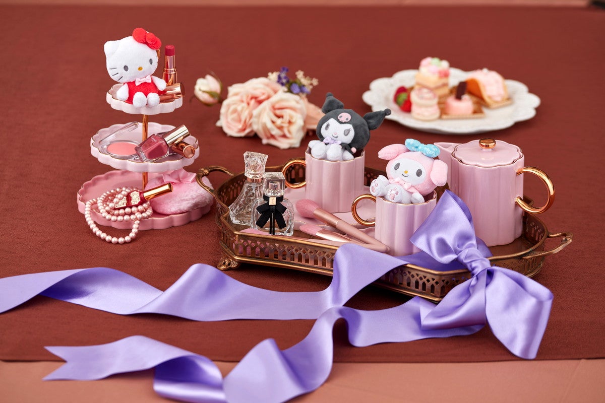 スイーツコレクション ～ハローキティ・マイメロディ＆クロミのコスメパーティ～（C）2021 SANRIO CO．，LTD．APPROVAL NO．L621067