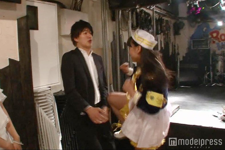 美女の回し蹴りが炸裂！華麗な“ガチ”キックに驚き