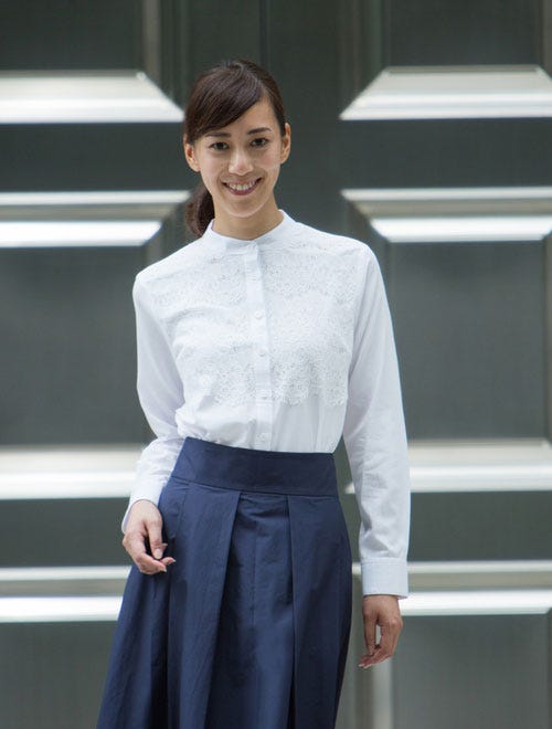 フロントレース長袖マオカラーシャツ「TALBOTS」11,880円(税込)/画像提供:TALBOTS