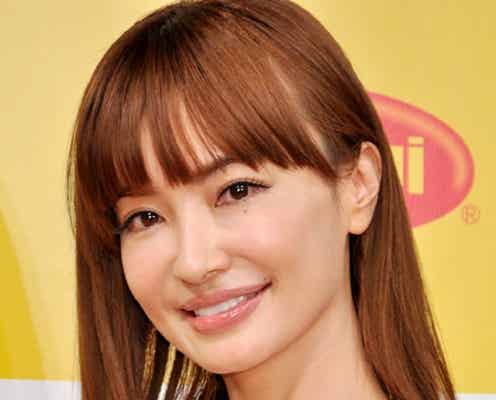 平子理沙、極ミニで圧巻の美脚披露 美しさの秘訣を続々と公開