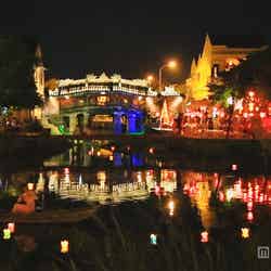 夜のホイアンはランタンの灯りが情緒たっぷり