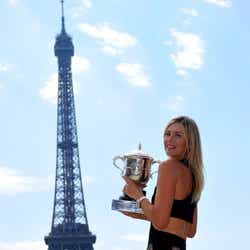 モデルプレス - 全仏優勝のシャラポワ、パリで美脚披露