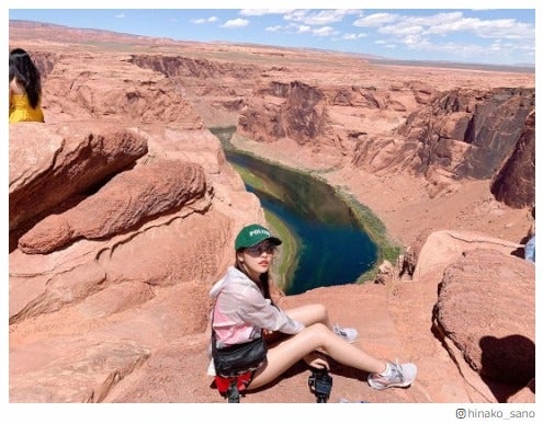佐野ひなこ、アリゾナで美脚全開「生足綺麗すぎ」「見惚れる」の声