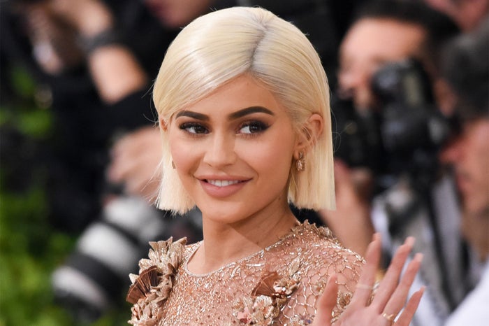 カイリー ジェンナー 唇の美容整形卒業を告白 モデルプレス