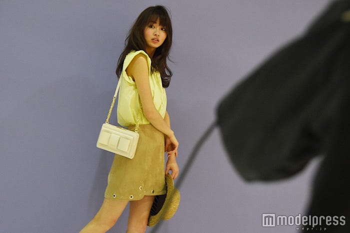 岡崎紗絵/「Ray」4月号撮影風景(C)モデルプレス