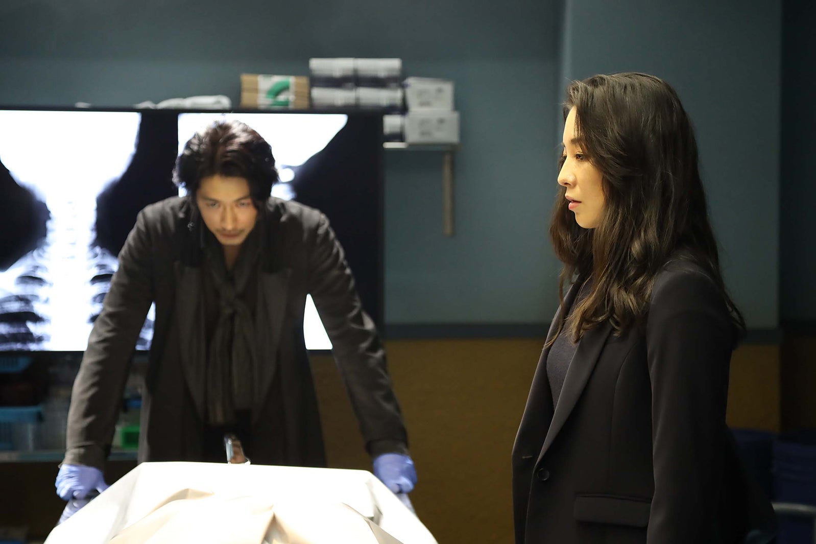 ディーン・フジオカ、伊藤歩／「シャーロック」第3話より（C）フジテレビ