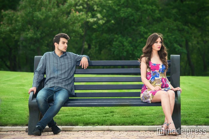 距離を置かれてしまうような行動をしていない?(photo-by-rodjulian/Fotolia)