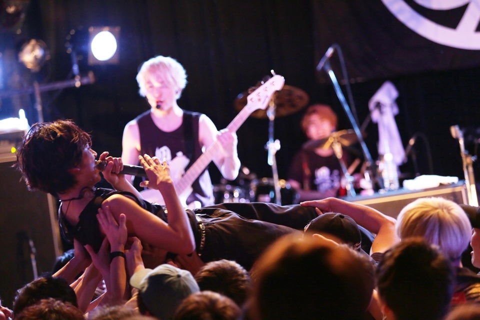 北村匠海がダイブ（写真提供：SonyMusic）