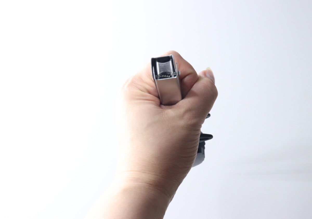 300円だったら買いだわ！「下に向けて握ると…？」構造が天才的な100均のキッチングッズ