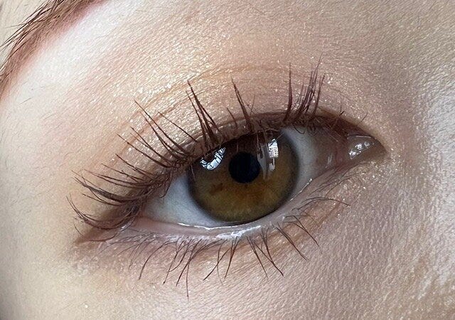 コスメ　メイク　化粧品　トレンド　おすすめ　オススメ　メイクテク　テクニック　美容　ビューティー　アラフォー　40代　若見え　目元　アイメイク　アイシャドウ　チーク