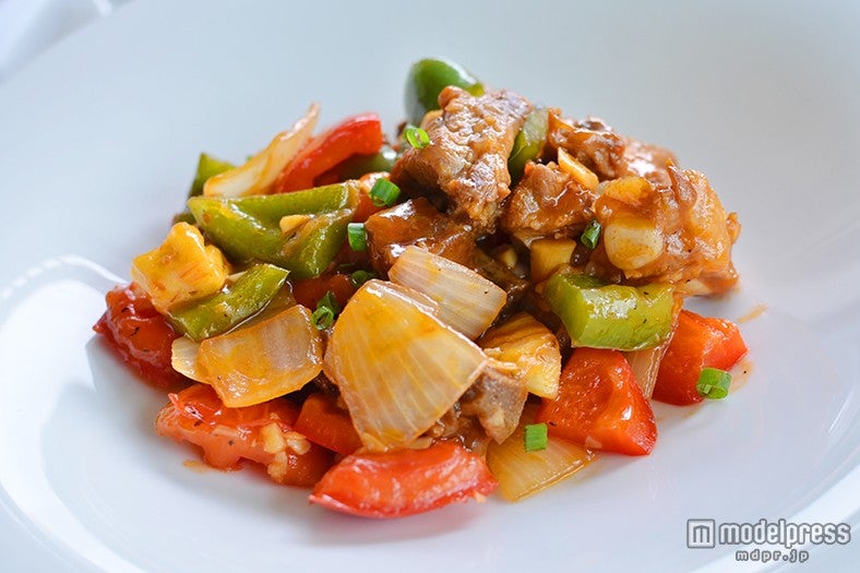 トマト入りの酢豚風炒め「Wok fried pork rib with sweet and sour sauce」