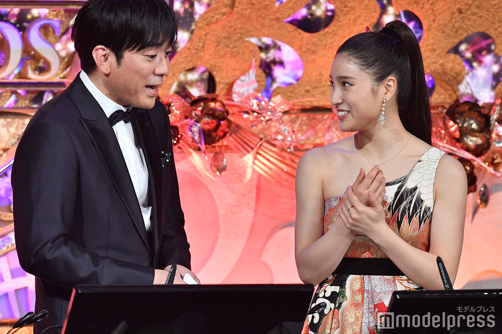 安住紳一郎、土屋太鳳 （C）モデルプレス