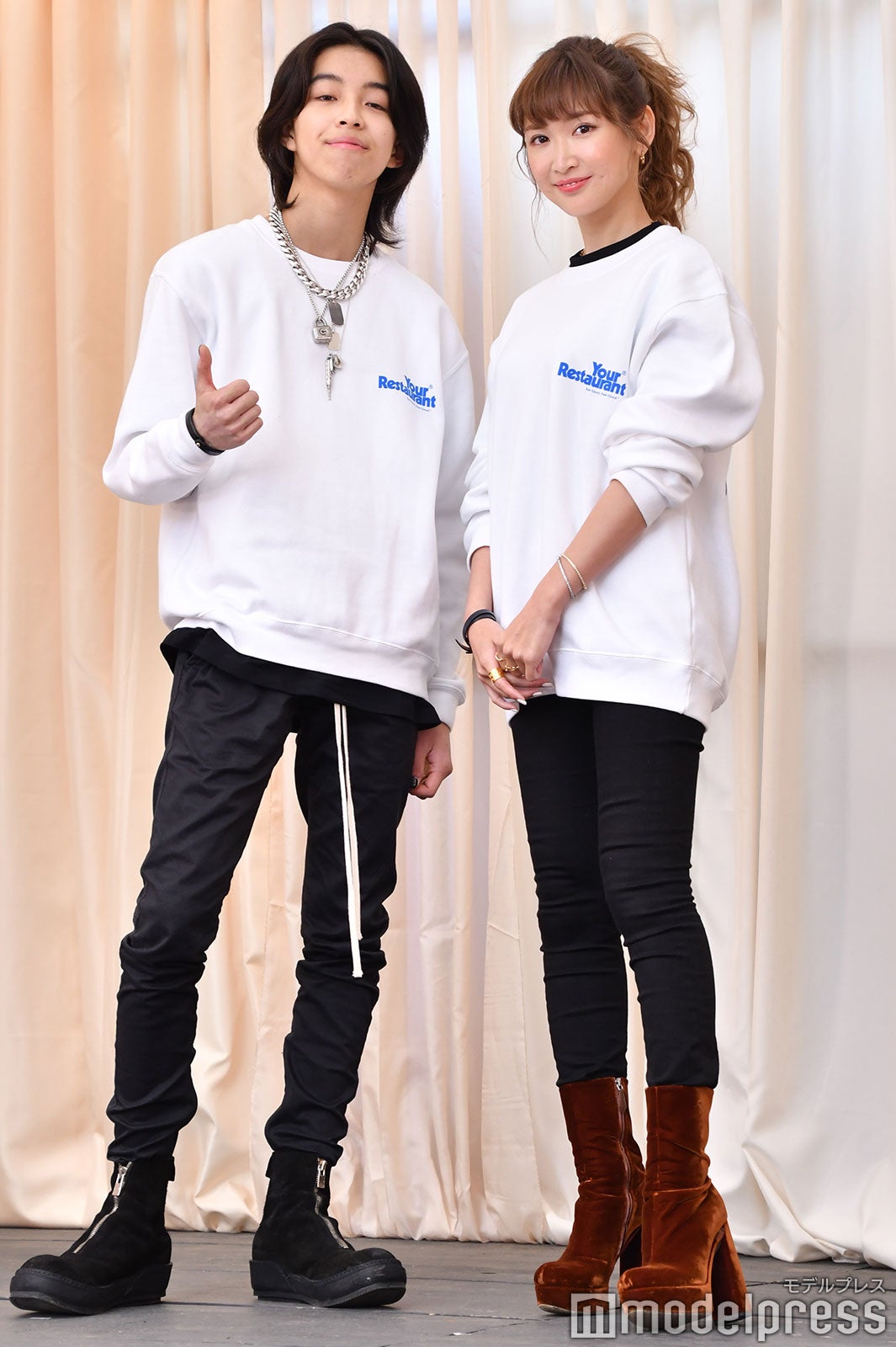 YOSHI、紗栄子（C）モデルプレス