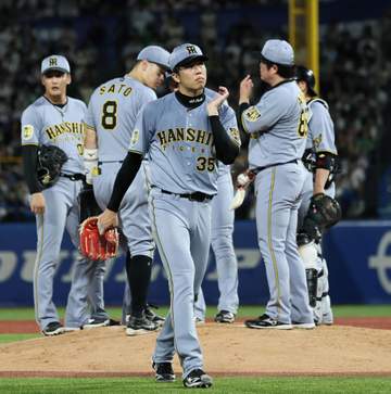 阪神 後半戦“開幕投手”才木は六回途中でピンチ残し降板、岩田に19球粘られた末に左前打浴びる、序盤2回で3失点も粘投