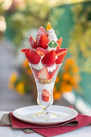春いちごの農園パフェ／画像提供：平成エンタープライズ