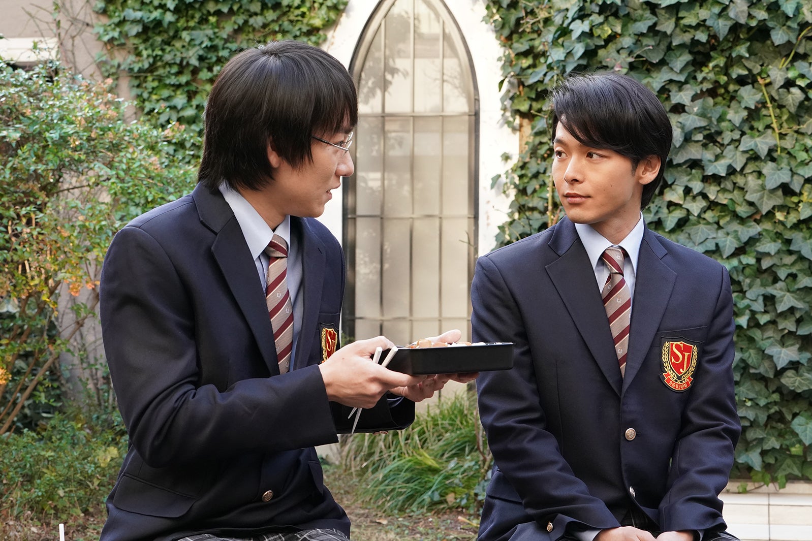 落合モトキ、中村倫也／原作「美食探偵－明智五郎－」東村アキコ（集英社「ココハナ」連載）（C）東村アキコ／集英社