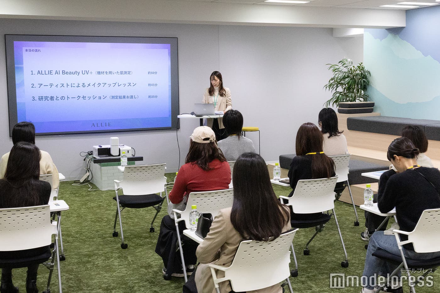 (C)モデルプレス