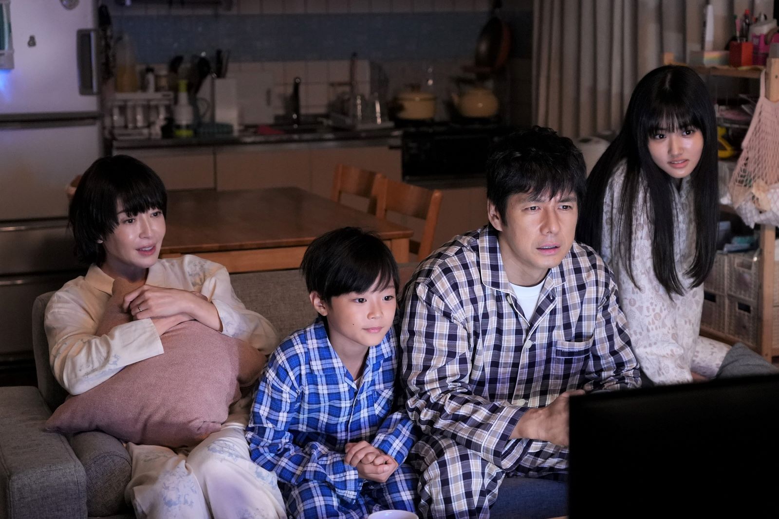 宮沢りえ、小林優仁、西島秀俊、原菜乃華「真犯人フラグ」第1話より（C）日本テレビ