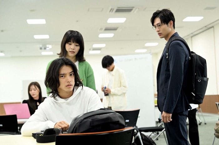 山崎賢人、岸井ゆきの、松下洸平「アトムの童」第2話より(C)TBS