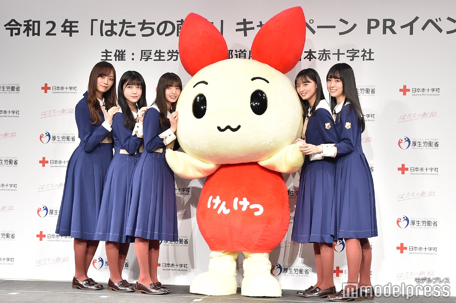 梅澤美波、久保史緒里、齋藤飛鳥、けんけつちゃん、遠藤さくら、賀喜遥香 （C）モデルプレス