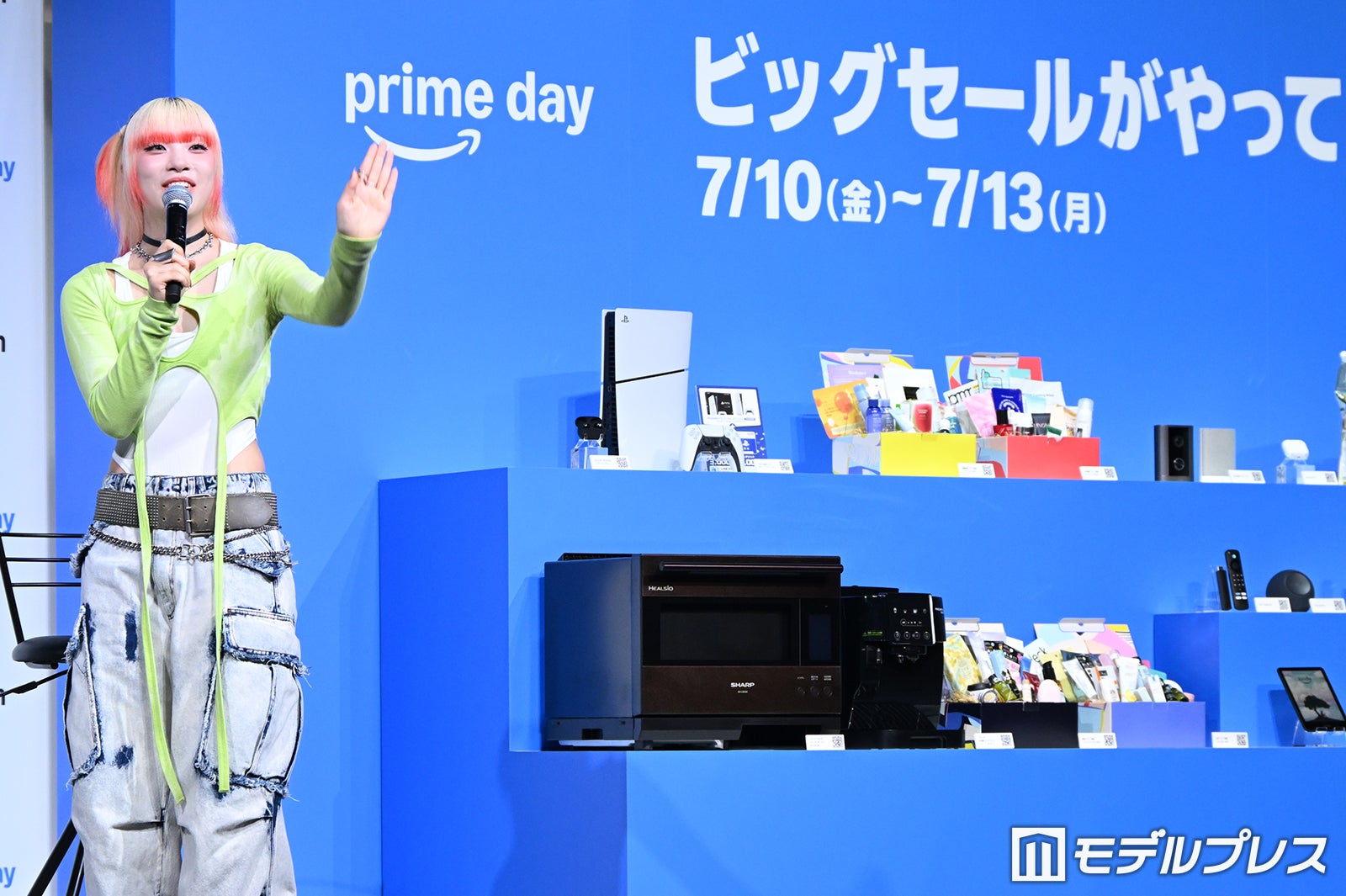 パネルに書かれた答えは見ていないと主張するMAHINA／HANA（C）モデルプレス