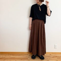 ブラウンのロングスカートで秋っぽコーデ|半袖や重ね着に合わせて、ゆるっとカジュアルに!