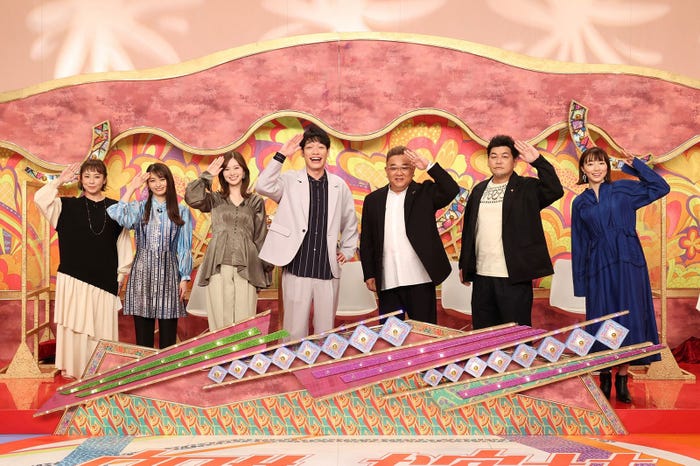 左から)佐藤仁美、岡本玲、白石麻衣、川島明、サンドウィッチマン、雨宮萌果 (C)フジテレビ