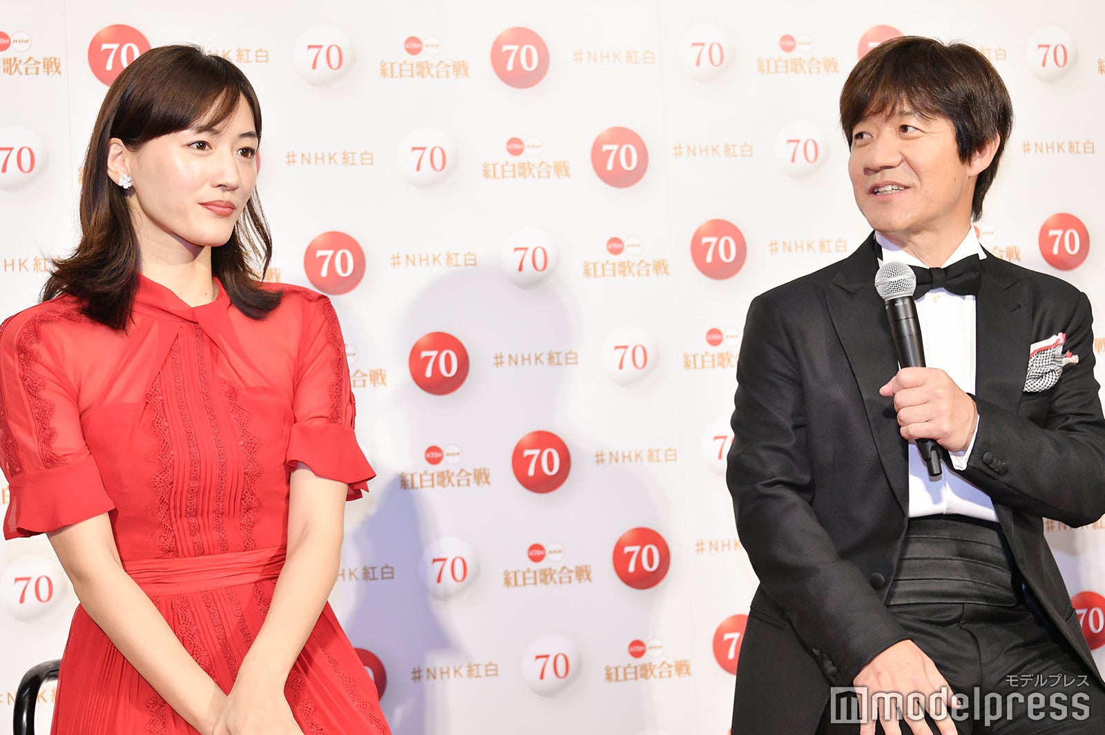 綾瀬はるか、内村光良（C）モデルプレス