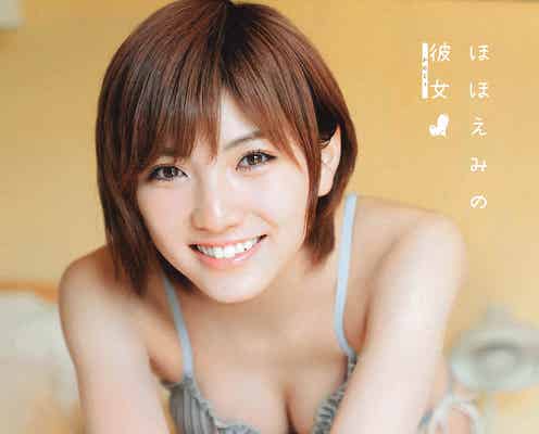 AKB48岡田奈々、水着姿で“彼女感”たっぷり