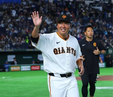 長野久義氏が引退試合 最後の打席は中前打 東京ドーム大歓声、“長野コール”響く