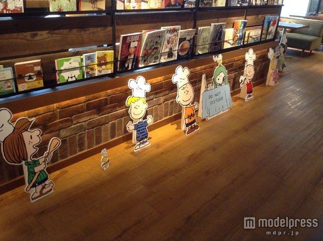 「TOWER RECORDS CAFE」店内／キュートなキャラクター達がお出迎え