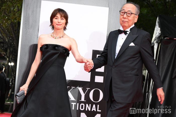 米倉涼子、岸部一徳(C)モデルプレス