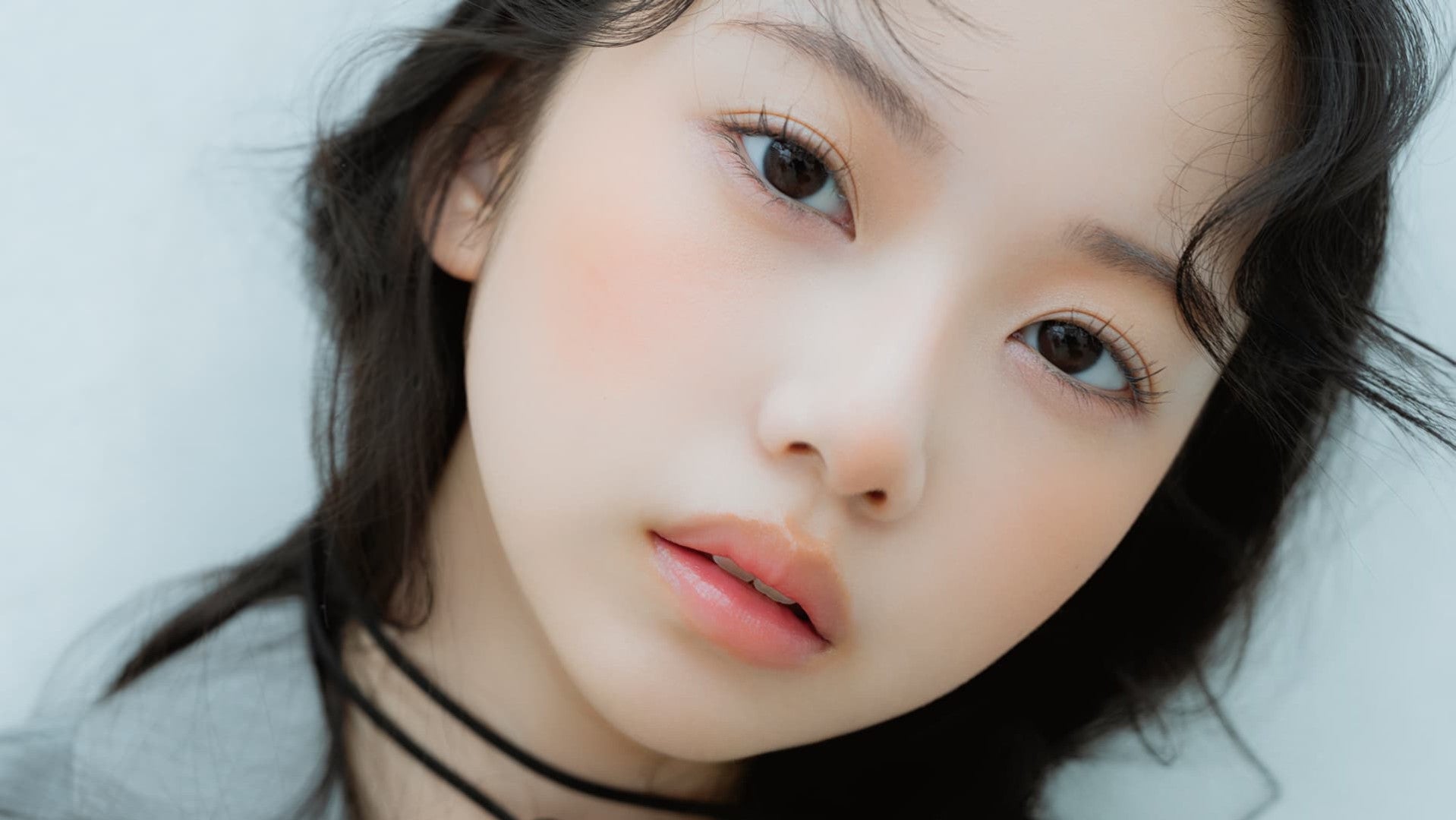 自然な立体感を作れる♡ 知的美人な印象が叶う「ミュートカラーメイク」を伝授