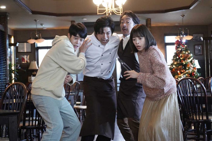 井之脇海、大沢たかお、栗原英雄、桜井ユキ「ONE DAY~聖夜のから騒ぎ~」より(C)フジテレビ