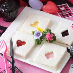 アリスのストロベリースイーツパーティー~PINK & BLACK~/画像提供:ベストブライダル