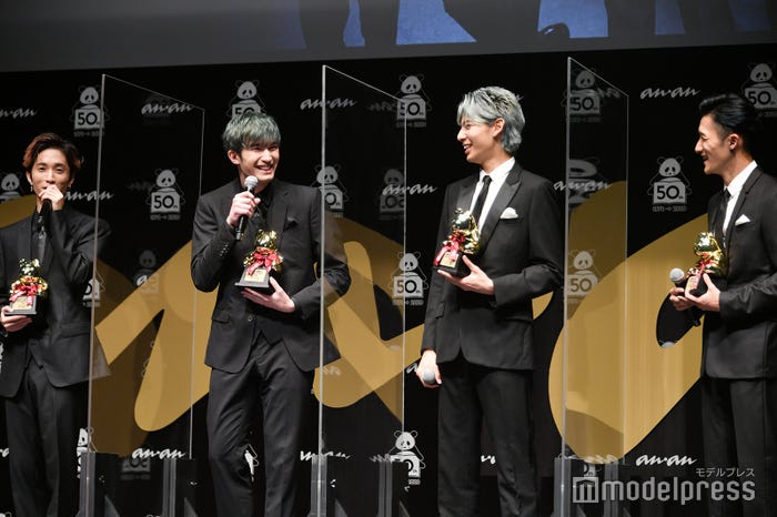トークで笑い合う田中樹、ジェシー、ラウール、岩本照 (C)モデルプレス