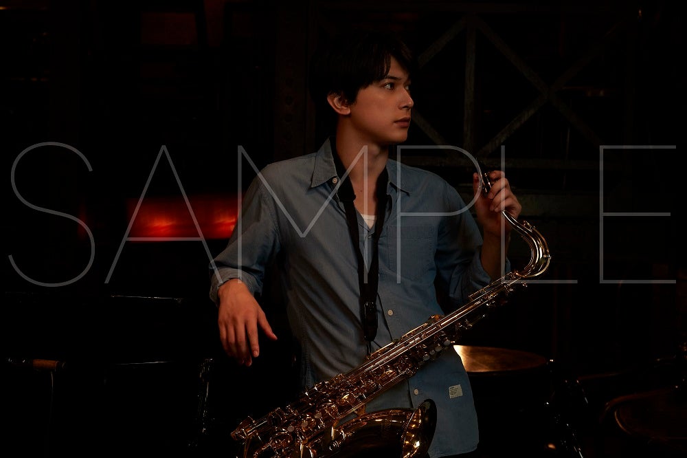 「吉沢亮 2021.4→2022.3 カレンダー」（提供写真） 