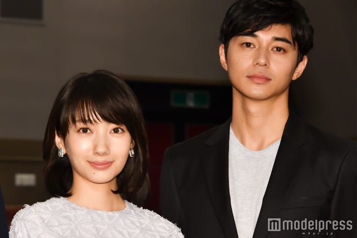 波瑠、東出昌大(C)モデルプレス