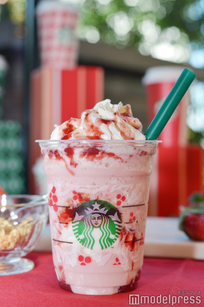「クリスマス ストロベリー ケーキ フラペチーノ」 (C)モデルプレス
